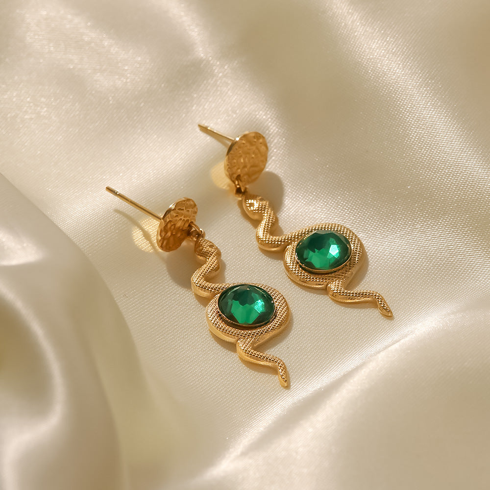 Intertwine in Emeralds: Flawlessly crafted, high-quality designs for versatile fashion.