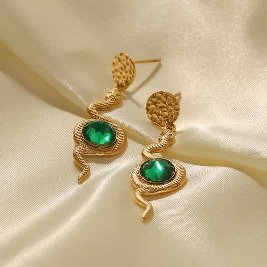 Intertwine in Emeralds: Flawlessly crafted, high-quality designs for versatile fashion.